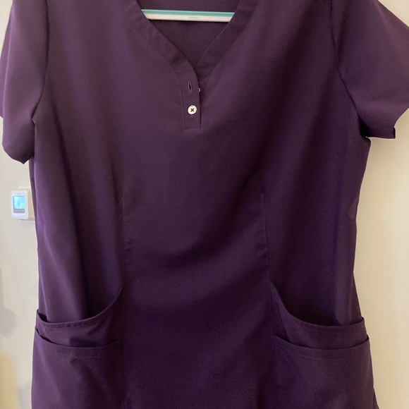 Lot of Women’s Scrubs ranging from Small to Medium excellent condition - Picture 9 of 11